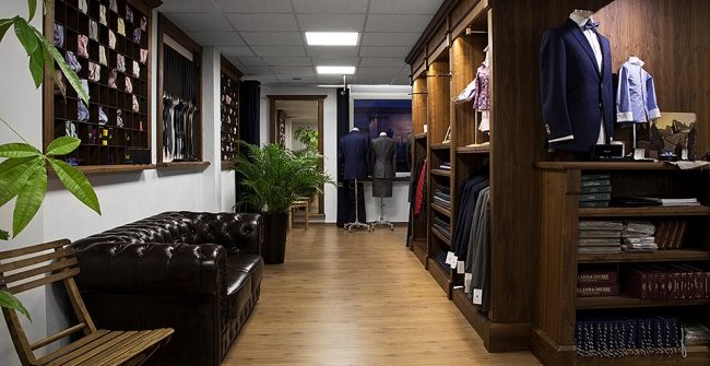 showroom - americký ořech